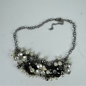 Elegant Silver Floral Necklace